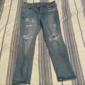 American Eagle 16L Tomgirl Mom Jeans